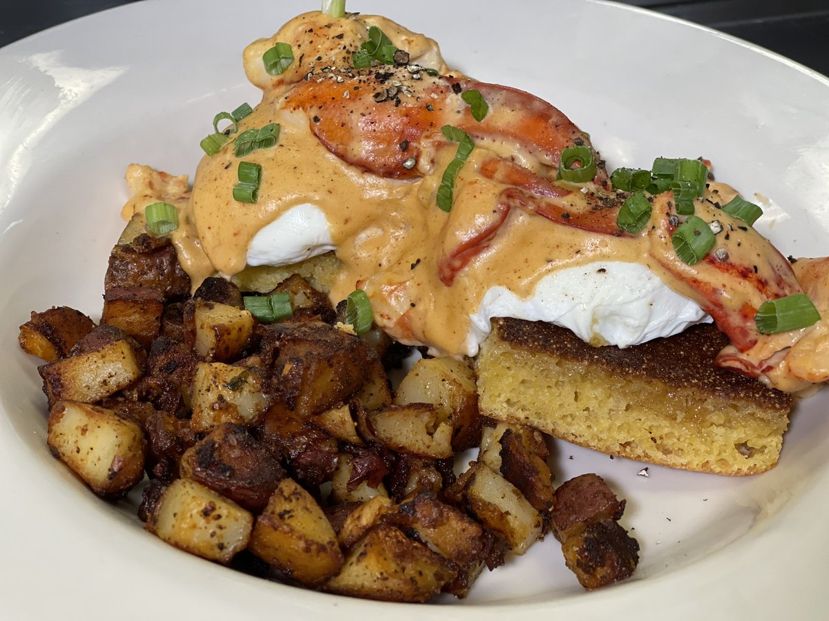 Pragano's tweet image. Ahh … avocado toast, lobster eggs Benedict, stacked burger or Bloody Mary!  #Cmon @FlandersFish on #FoodieFriday @FOX61News