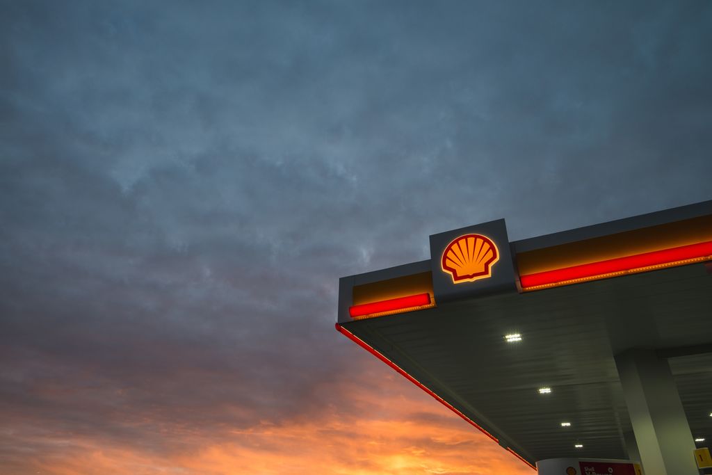 Shell_USA's tweet photo. To support relief efforts surrounding #HurricaneIda, we’re donating $5 million in combined community and employee relief and recovery initiatives. https://t.co/1JiVCXirec https://t.co/dA6fd2W5CQ
