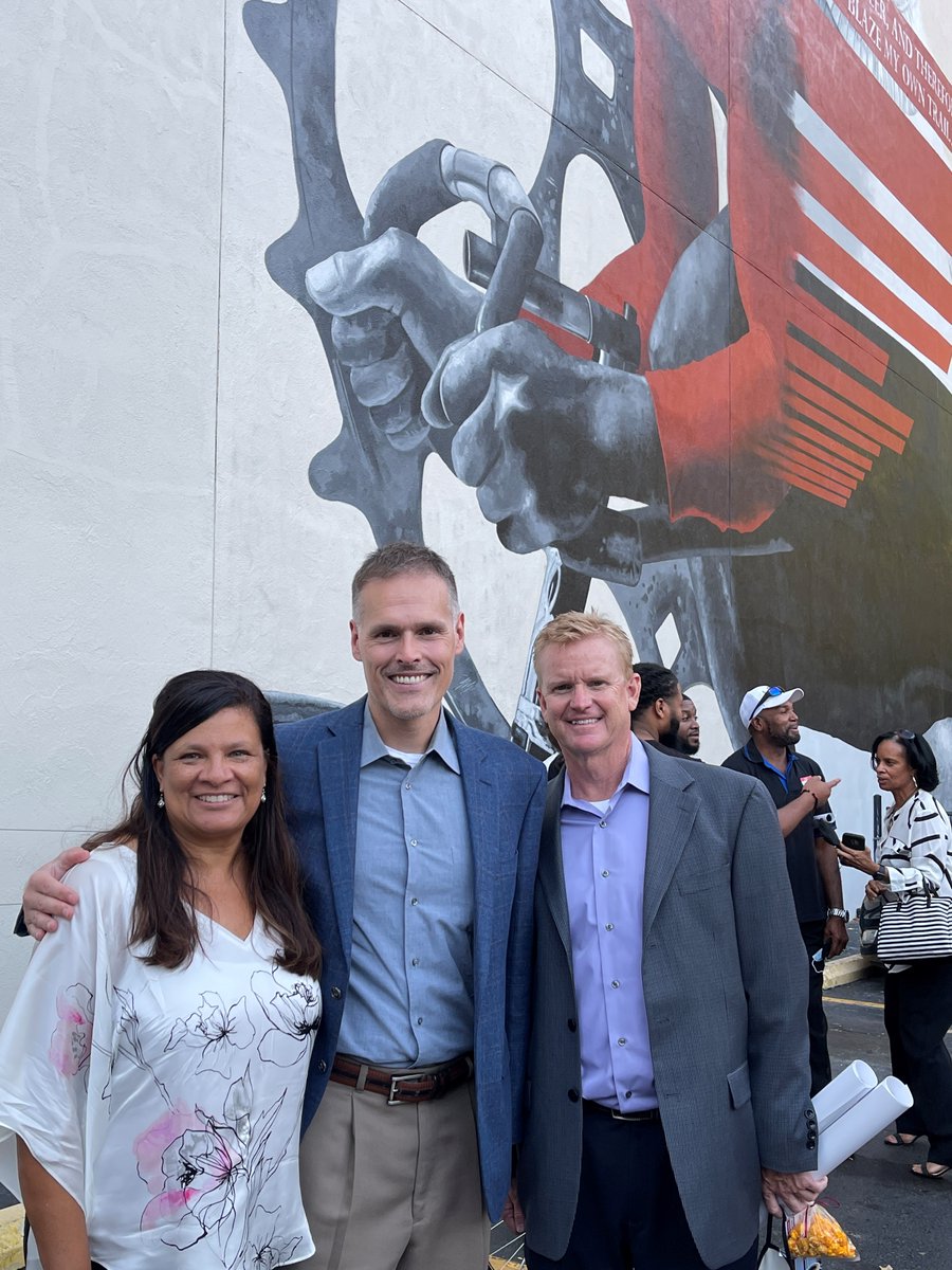 FaberLaw's tweet photo. Memorable evening with @LuminaryGroup client and featured speaker, Karen B. Donovan, great-granddaughter of the legendary #MajorTaylor, at the Indianapolis Arts Council mural dedication on the Barnes &amp; Thornburg building. Mural by artist Shawn Michael Warren.  @BTLawNews https://t.co/mRwuVgtsW4