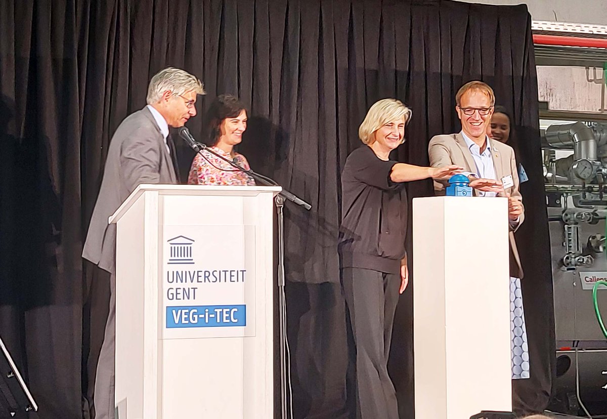 ugent's tweet image. VEG-i-TEC is open for business! Ons gloednieuw onderzoekscentrum in Kortrijk voor de aardappel- en groenteverwerkende industrie is vandaag geopend door minister @crevits en rector @rvdwalle #ugent