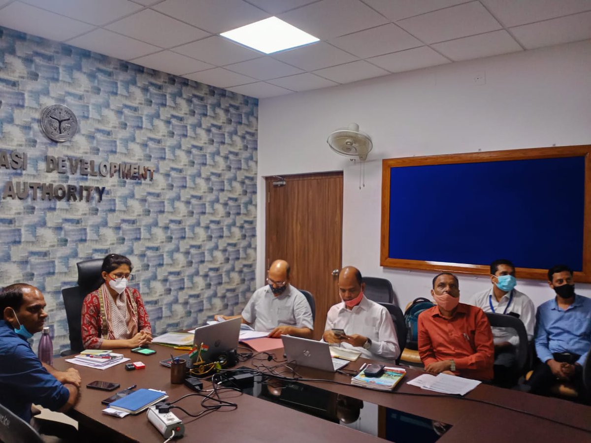 vda_varanasi's tweet photo. प्रमुख सचिव, आवास एवं शहरी नियोजन विभाग की अध्यक्षता में आहूत बैठक में आवास विकास एवं प्रदेश के समस्त विकास प्राधिकरणों के समक्ष वाराणसी विकास प्राधिकरण द्वारा किए जा रहे अभिनव कार्यों के विषय में किया गया प्रस्तुतीकरण। https://t.co/SdmatK8eIB