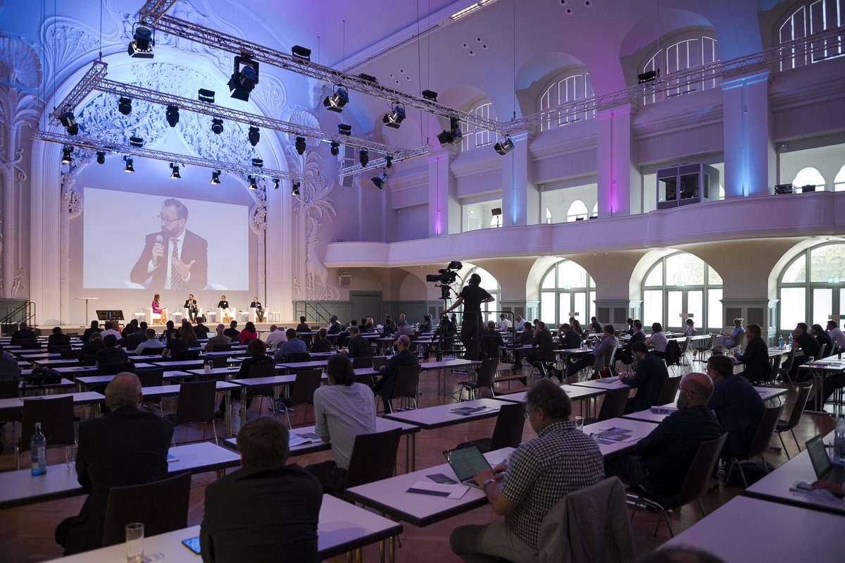 KI-Kongress des Freistaats #Sachsen heute in #Leipzig:  200 Gäste diskutieren Chancen und Risiken der #KünstlichenIntelligenz (KI). Minister #Gemkow hob die Wissenschaft als eine tragende Säule auf dem Gebiet der KI hervor.