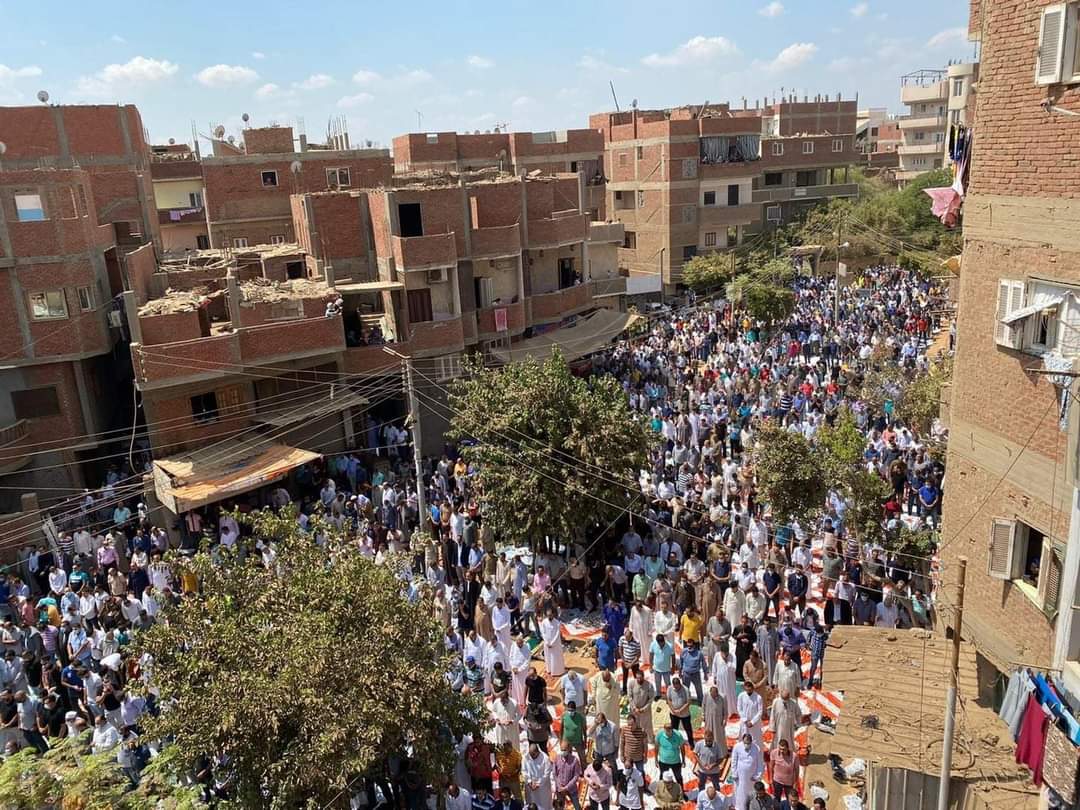 E3lam's tweet photo. جنازة مهيبة.. مئات الأشخاص يودعون رجل الأعمال الراحل #محمود_العربي، رئيس مجلس إدارة مجموعة شركات العربي. https://t.co/AA9PRJyl72
