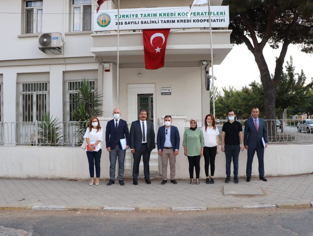 tarimkredi's tweet photo. Tarım Kredi Genel Müdür Yardımcısı Ali Rıza Akpınar, Krediler ve Finansman Daire Başkanı Veysel Tolga Atik, İzmir Bölge Müdürü Adnan Yusuf Güney ve Kredi Takip Müdürü Sinem Tokat ile birlikte Alaşehir, Salihli, Turgutlu, Yeşilyurt, Bayındır ve Subaşı kooperatiflerini ziyaret etti https://t.co/chu6jCqYQ7