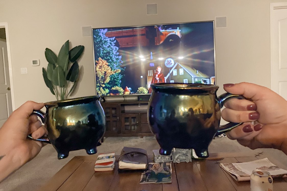 AmandaTrouba's tweet photo. Time zone change calls for HALLOWEENTOWN + Pumpkin Spice Lattes at 6am until the rest of #Seattle wakes up ๐ @TECHnicallyKris #FallinSeattle #Pumpkin #PSL #Halloweentown https://t.co/WEDiPFEy1g