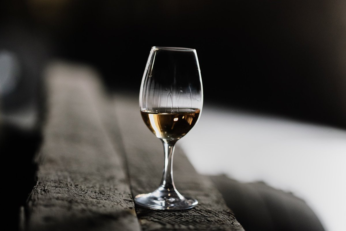 Bruichladdich's tweet photo. Feeling indulgent this Friday…
“The 1988 is a stunning example of how well Bruichladdich ages...” Adam Hannett.
In rare refill squat bourbon hogsheads for 30 years, never moved. POA
https://t.co/BYnSELnnmD
#dramfortheweekend #whisky #singlemalt #rarecaskseries https://t.co/tfTdubZwye