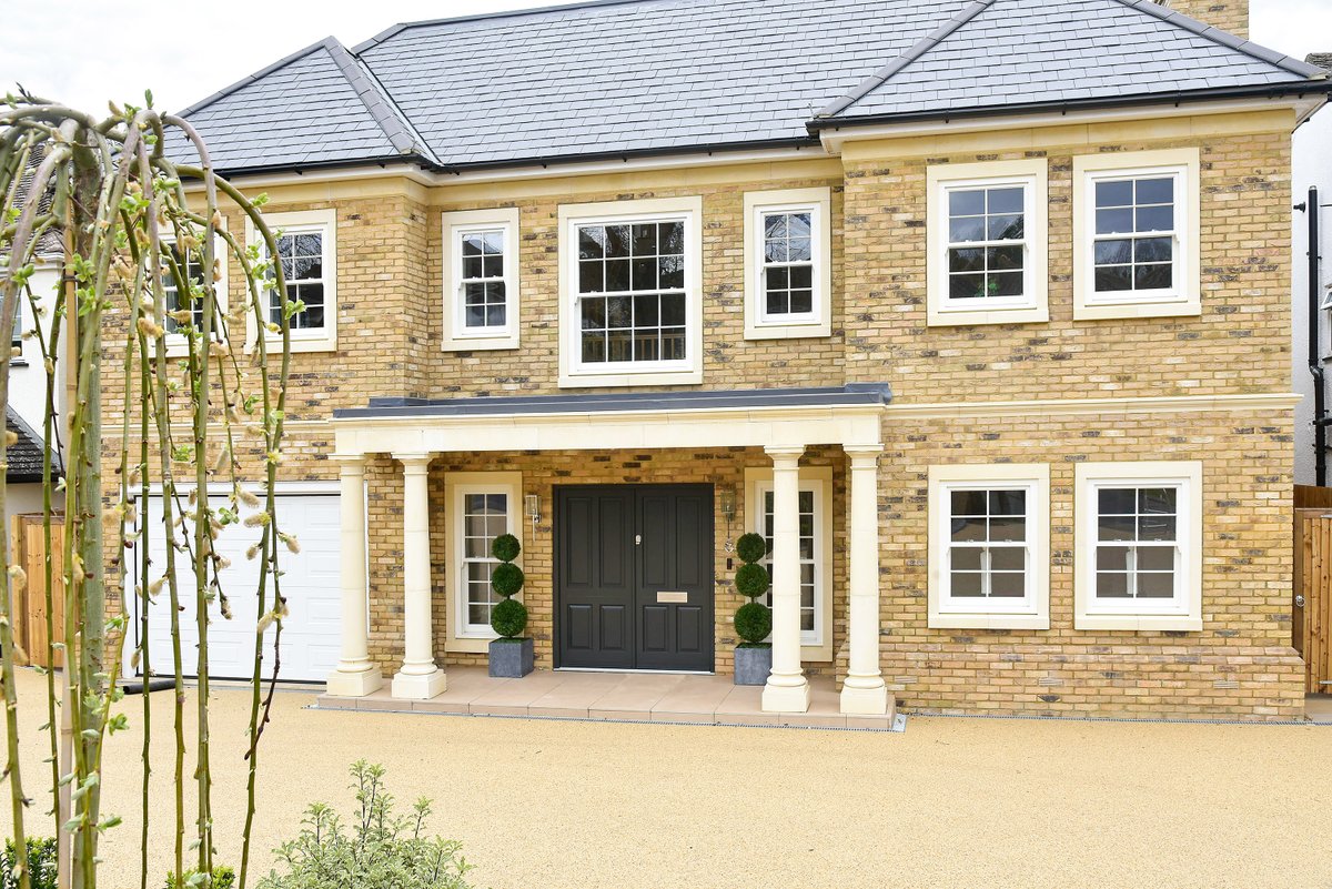 DaleWindows's tweet photo. Only one thing to say: house goals! ๐คฉ
Styled with our timber sash windows and double Bevington entrance doors for an unmissable finish.
#dalejoinery #joinery #ukarchitects #propertydeveloperuk #buildersuk https://t.co/UrCxPpbPXa