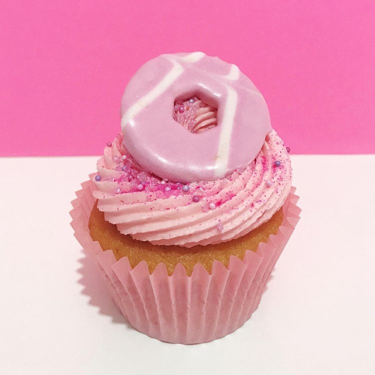 Fox’s Party Rings on a cupcake? It’s a great combination! 😉 Take a look at (IG) taneetsbakery for example, this cupcake looks absolutely scrumptious! 😍 Your culinary creations can look this good too! All you need are some of our scrumptious Party Rings. 🥳
