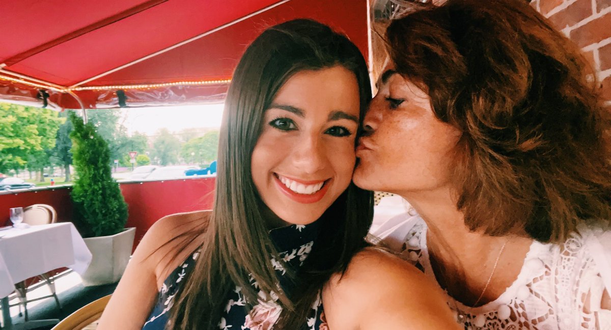 RocksofUnity's tweet photo. Sending birthday love to my “rock”..my mom. You often see me as the “face” of #RocksofUnity, but she is the true rockstar. Being a mom is never easier. Being a single mom is even harder. When I get asked how I have become so positive, I simply respond...”It’s how I was raised.” https://t.co/VPQrgBHnsT