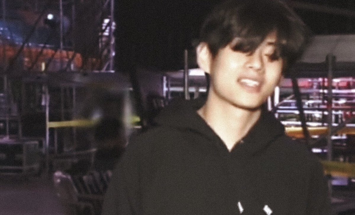 taeteland's tweet photo. taehyung boyfriend-husband material https://t.co/ibXJ4GzSm4