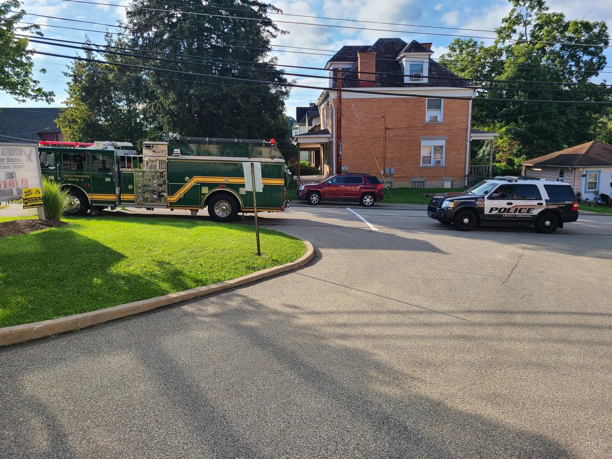 PrincipalMiz's tweet photo. A great morning to commemorate the events of 9/11/01. Thank you to the Castle Shannon Police and Fire Departments. Mayor Baumgartner and the Myrtle PFO for teaching us this morning. #redwhiteandblue #MyrtleElementary #EverykidEveryday #NeverForget https://t.co/IGmumimYNv