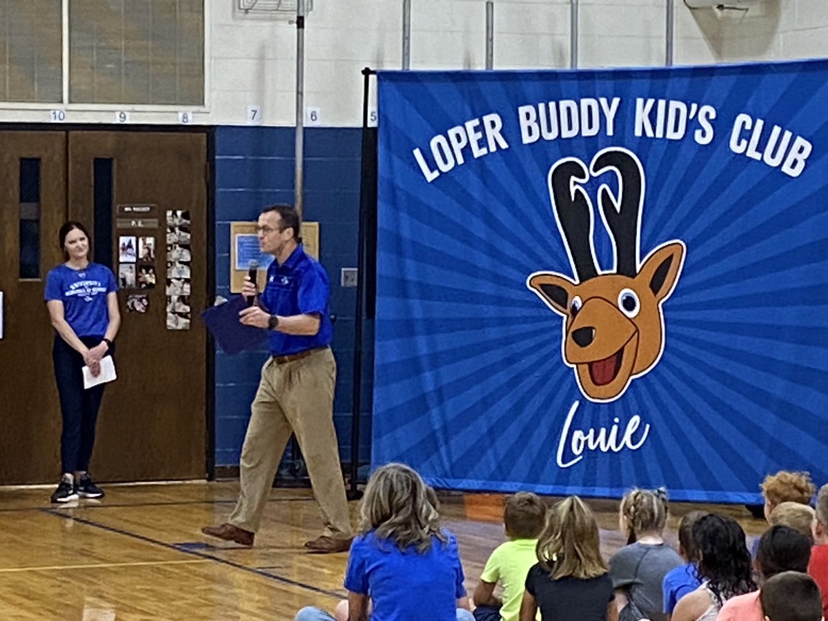 PrincipalStukey's tweet photo. Loved having ⁦⁦@UNK_Athletics⁩ and Louie The Loper visit ⁦@MyWindyHills⁩ today to share some kindness strategies with our Wildcats! ⁦@KearneySchools⁩ #wildcatsroar https://t.co/Rt3ZFuQ66W