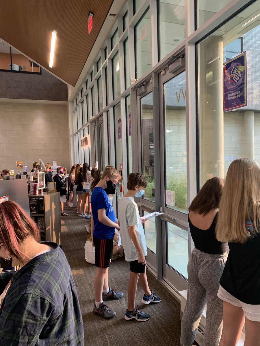 MelanieAMassey's tweet photo. Books unite us, censorship divides us…@Cupp_OW classes celebrating their freedom to read with a banned/challenged book reflection walk. #WestIsReading #OwlTeach https://t.co/jzu4FOzpjt
