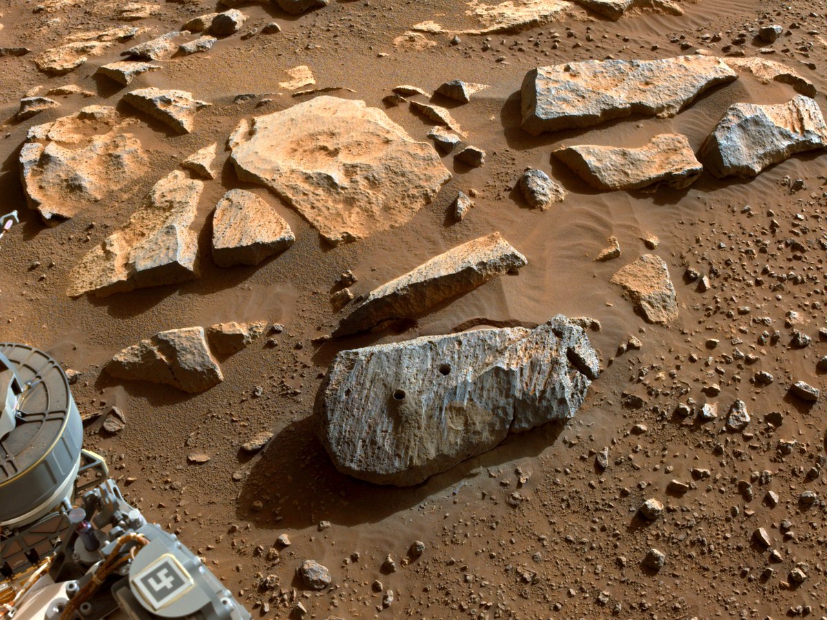 My first two rock samples are likely volcanic with hints of salts that may hold bubbles of ancient water. They’re pieces of a bigger puzzle, to learn:

- how this area formed
- its history of water
- if past life ever existed here

More on #SamplingMars: go.nasa.gov/3jZ0syN