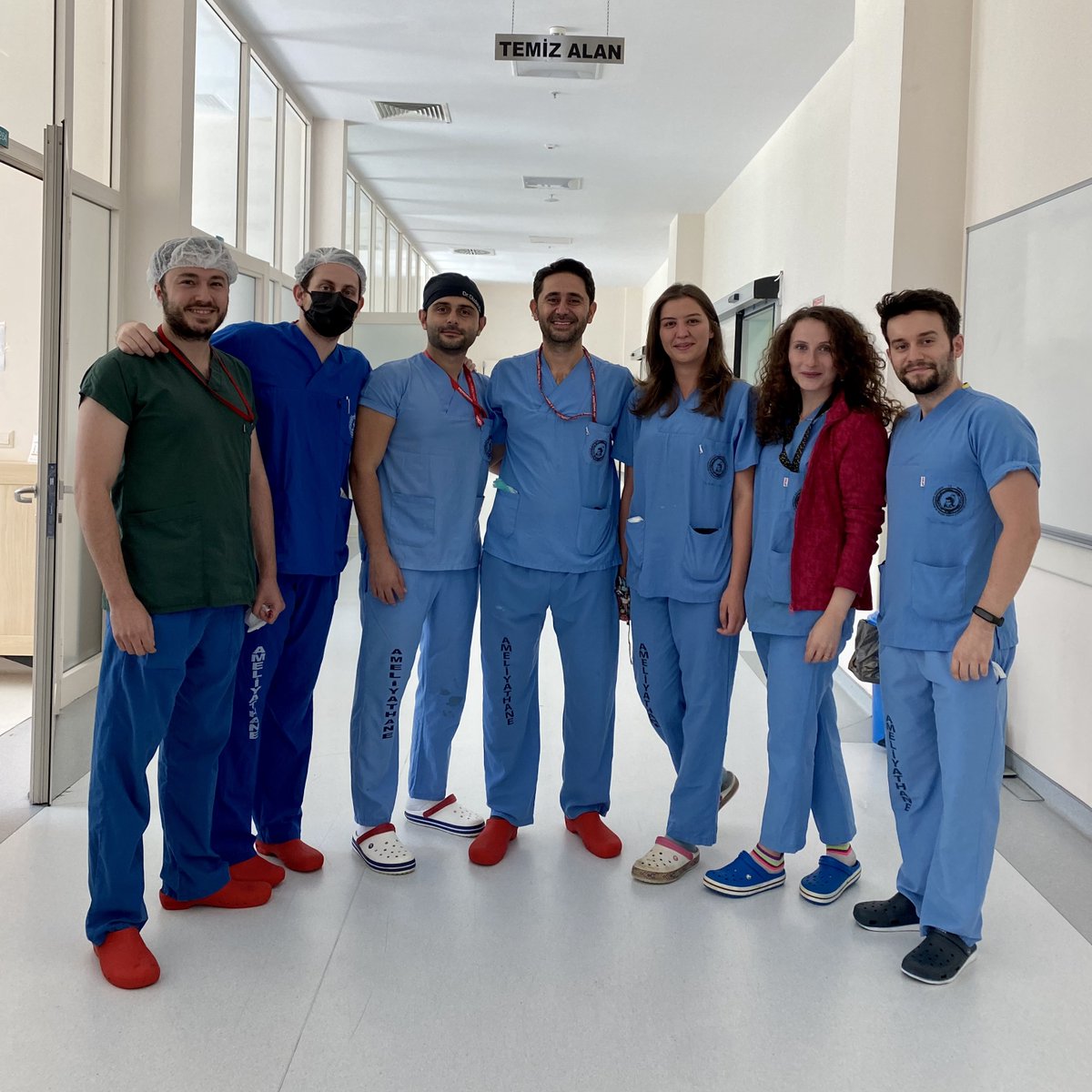 fyanaral's tweet photo. Harika hemşireler, teknisyenler ve personeller, ekibin önemli parçaları… https://t.co/sp2i18YzkW