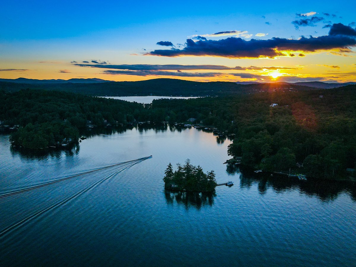 Sunset at Lake Winnipesaukee taken via DJI Mavic Air 2 #lakewinni #newhampshire #dronephotography #dronie #visitnh #nhlakes