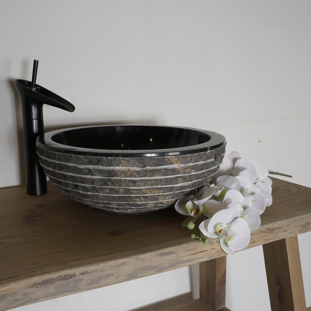 Natuurstenen waskom Kreta 💙 🐚 🦋⁠
⁠
Op zoek naar een nieuwe waskom voor je badkamer? Wat dacht je van een unieke waskom van natuursteen of marmer! Dat is eens wat anders! 😍

Bekijk onze ruime collectie met verfrissende nieuwe waskommen. 💎👉 bit.ly/3BL2gCf