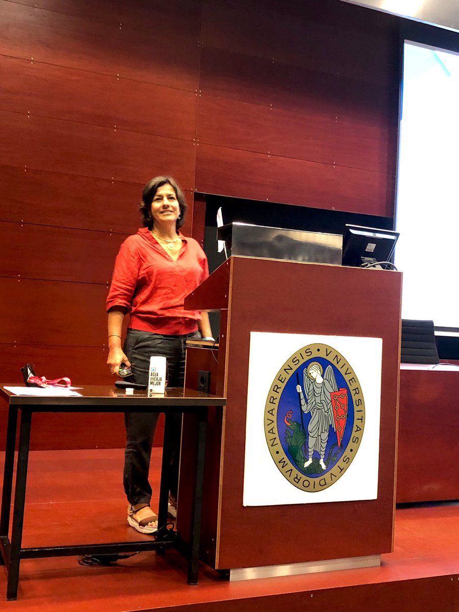lara_pijuan's tweet photo. Dr. Belen Lloveras from @hmarpath during #ASCSEC2021 talking about HPV and cervical cancer 🔝
#Cytopath #Papanicolaou #ScreeningHPV @BelenLloveras #HospitaldelMar https://t.co/JYxTBsevLU