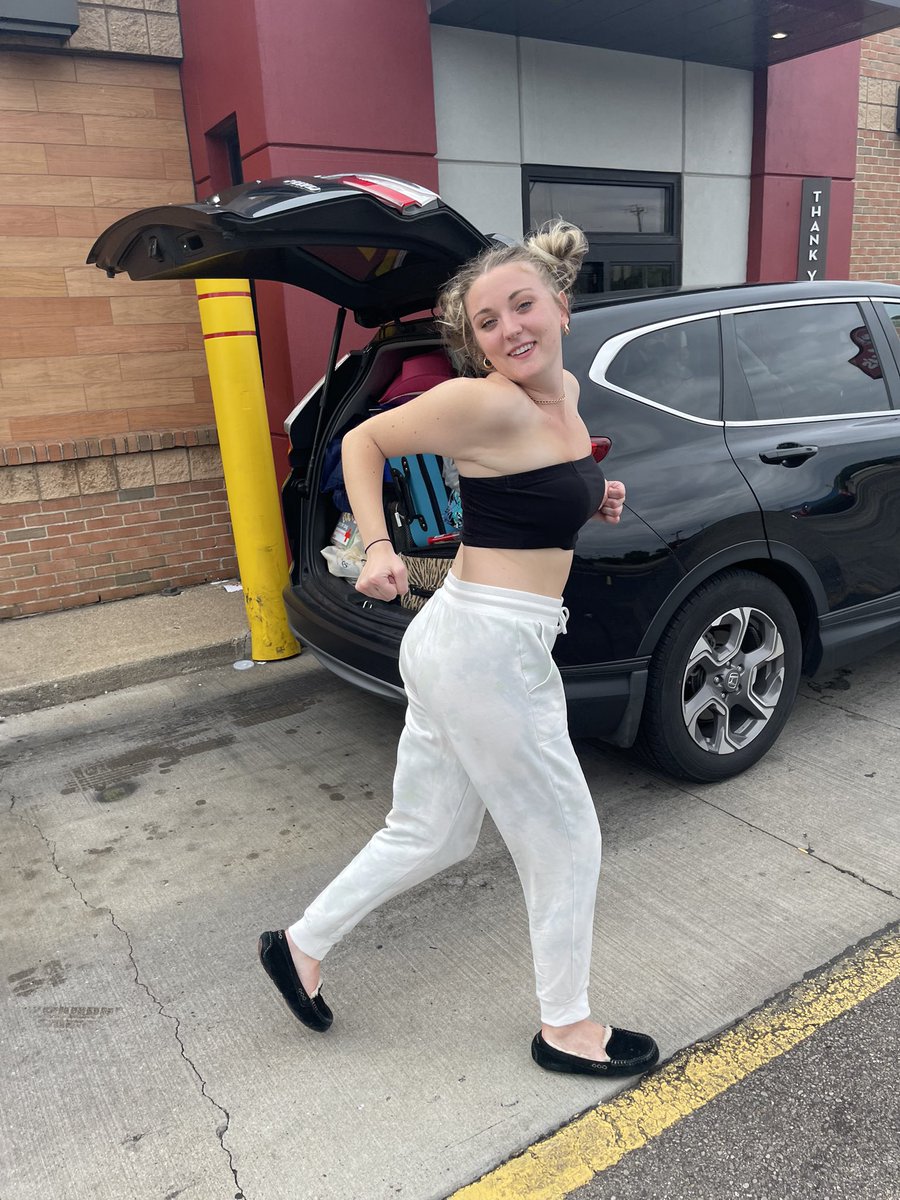 i can’t explain how down bad i was in the middle of the wendy’s drive thru beside a corn field in indiana other than by sharing these photos