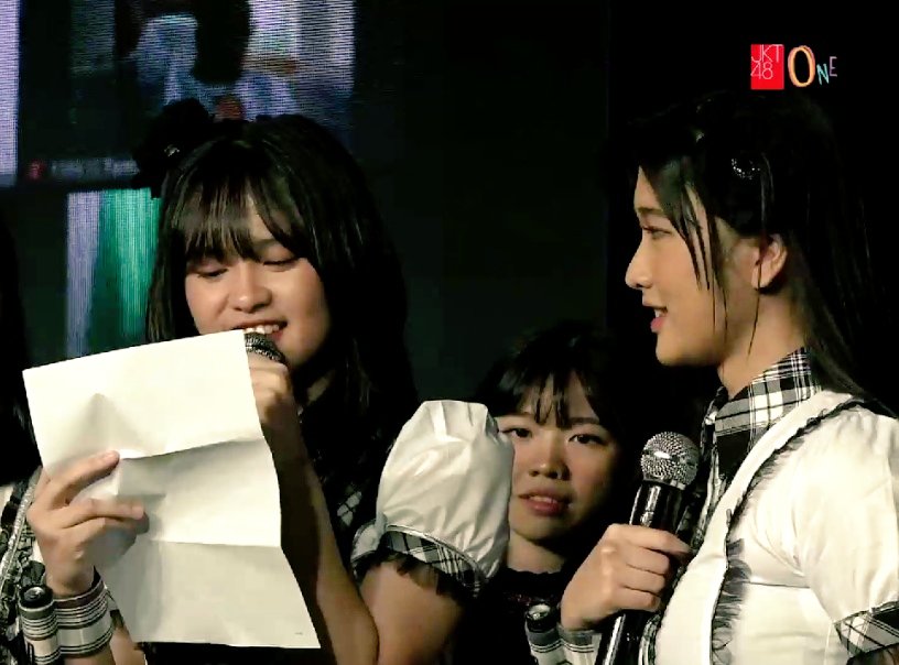 OhMyDedi's tweet photo. Makasih banyak @R_AdelJKT48
Tadinya mau terharu tapi jadi kocak kalo dibacain ini anak wkwk
Surat dari sahabat ka cioniel yg pertama banget @F_MiraJKT48
#AturanAntiCintaJKT48
#en19ma https://t.co/JQodrEZ3KK