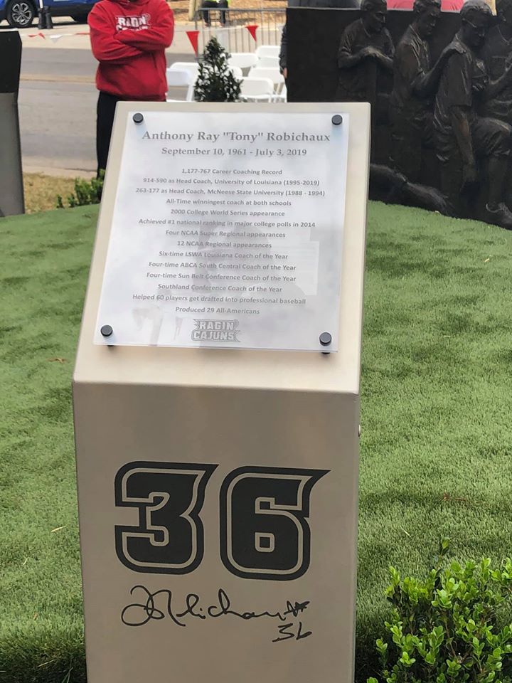 ULDiamondClub's tweet image. Today would have been Coach Robe's 60th birthday. Happy birthday in heaven Coach, you are loved and missed!
#GeauxCajuns
#CoachRobe
#Forever36