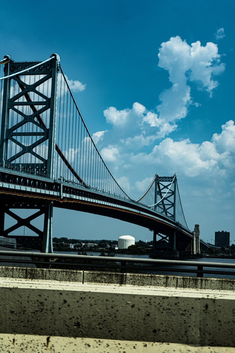 Beautiful Friday in Philly. #PHLphoto #philly #Philadelphia #phillybridges #phillyphotographer #PhotographyIsArt #benjaminfranklinbridge #bridgesofphilly #cityscape #cityofphiladelphia #philly_ig