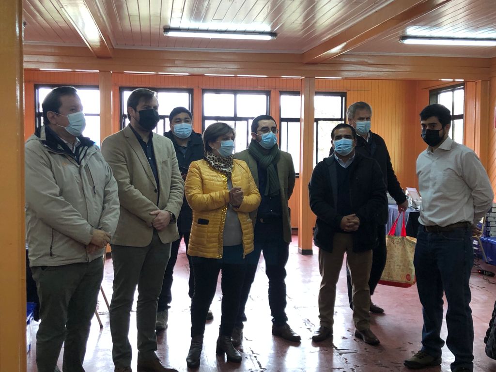 JavierHOsorno's tweet photo. En Escuela Andrew Jackson de #RíoNegro entregamos 147 nuevos computadores 💻 enmarcado en las Becas TIC para beneficio directo de estudiantes de establecimientos municipales y particulares subvencionados.
#EnTerrenoComoSiempre💪 https://t.co/Uu89KMOup7