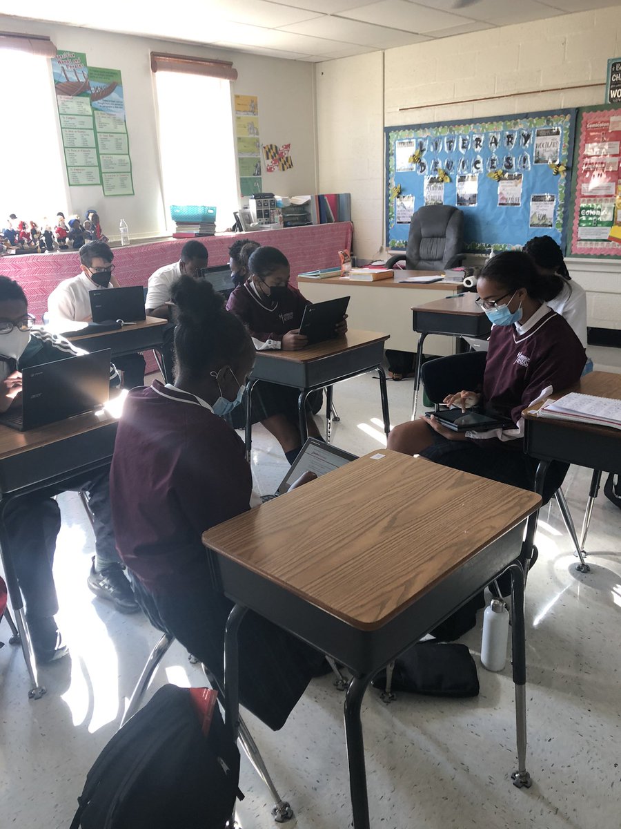 MrsEconto's tweet photo. 8th Graders using their Chromebooks to work on Vocabulary. https://t.co/UpwueIbxIr