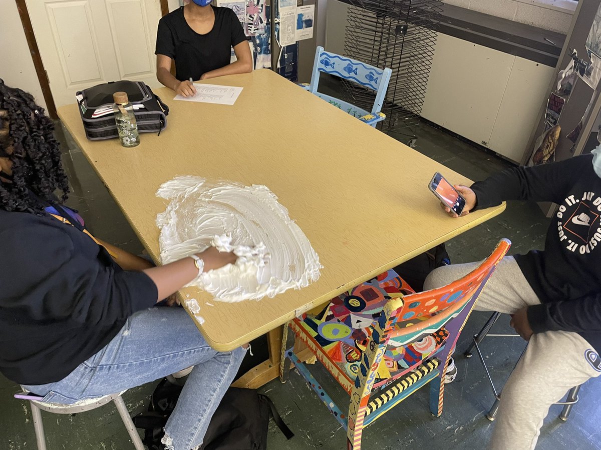 CVille_AP's tweet photo. Great teamwork in art class at CMS! Plus shaving cream smells good and cleans the tables! #csd_allmeansall @cmstrojanpride https://t.co/q3fyMP9qp3