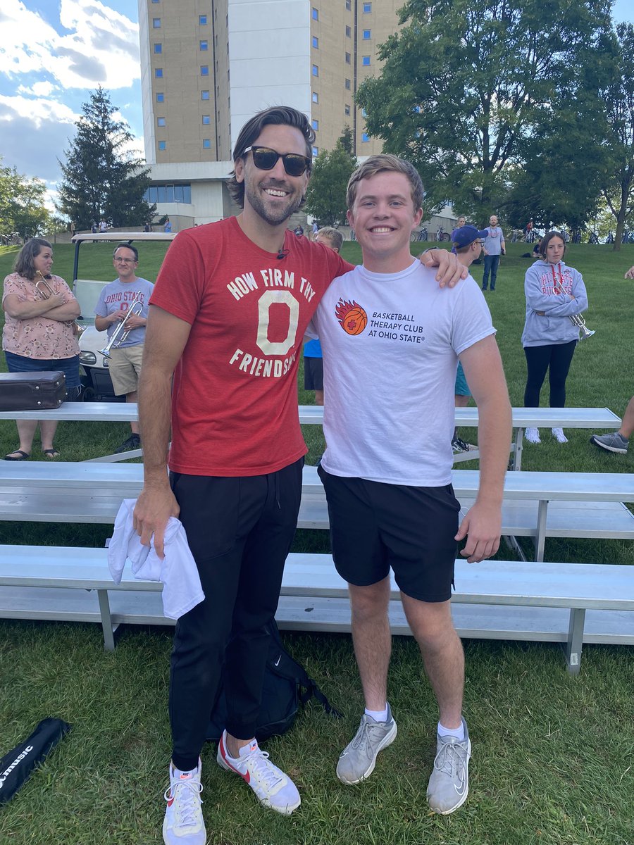 Friend of the program, friend of the club 🤝

Great time meeting Mark Titus yesterday - an OSU legend 🏀🙌

<a href="/clubtrillion/">Mark Titus</a> #GOBUCKS