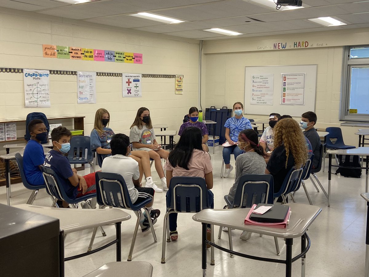 Holding KORT!! <a href="/MsGiordano/">Ms.Giordano_24</a> @ElwoodMiddle <a href="/Mrsbilello_j/">Julie Bilello</a> #ElwoodPride