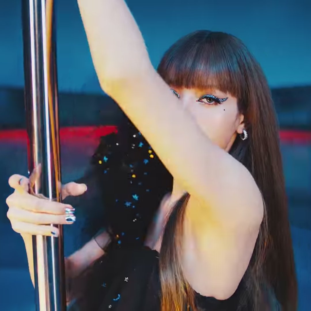 wellllyouu's tweet photo. amk saka mi harbı cıktı amk ne aminakoyim lisa nin solosu cikti bi sn ne olm yg yaIan soylememıs aq ne saka mi
#LISA https://t.co/nX3O01Zejv