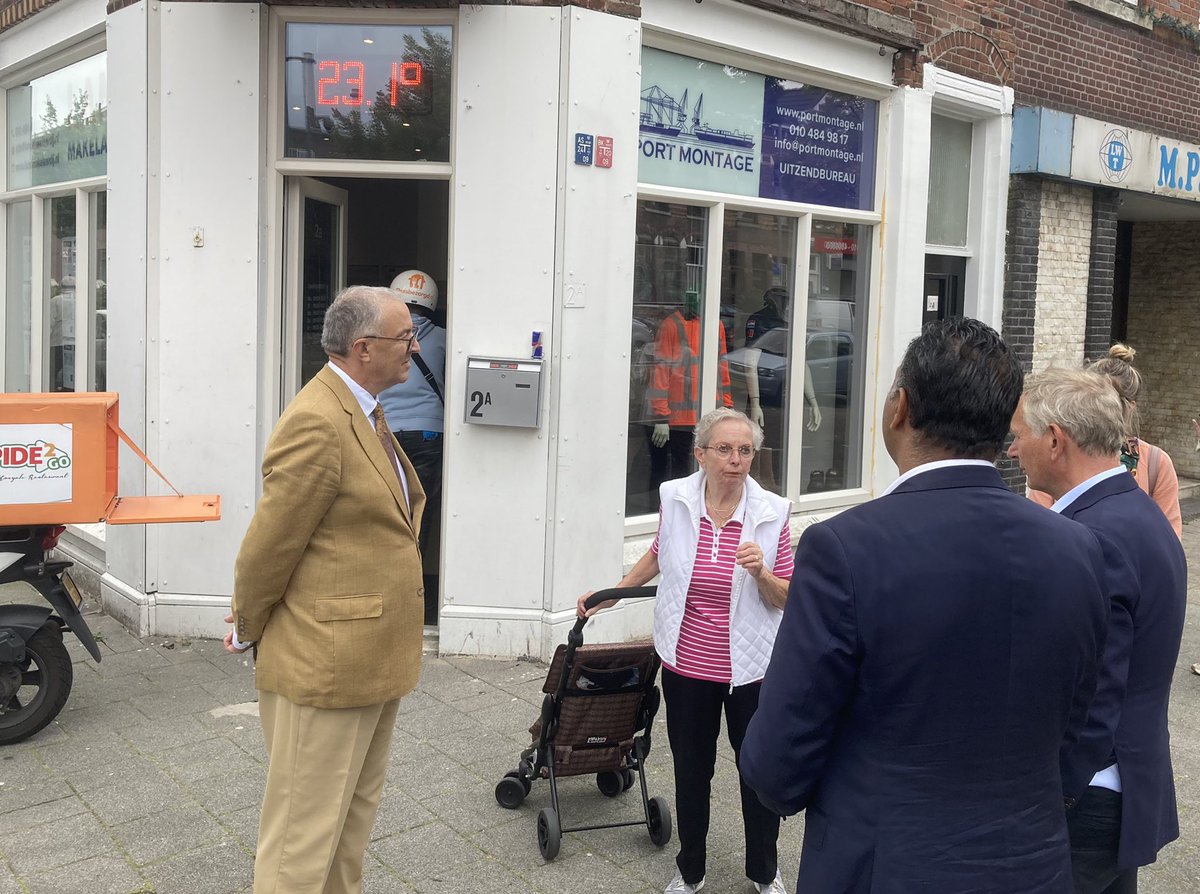 Vrijdag. Burgemeester in de wijk. Mèt de Nationaal Rapporteur Mensenhandel. Hoe gaan Wijk en Rijk samen aan de verbetering van de positie van EU arbeidsmigranten werken?!