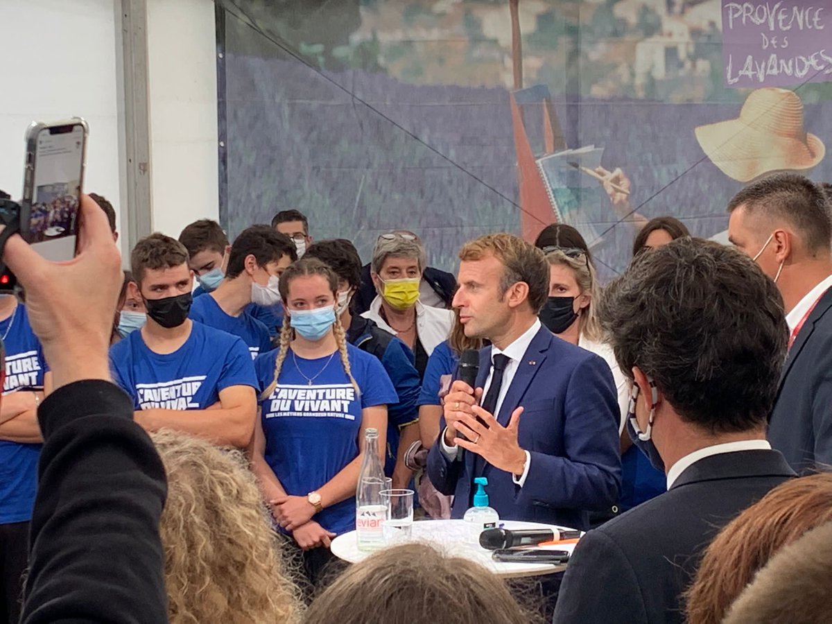 « Quand tout a fermé, quand ce que l’on importait ne pouvait plus rentrer dans le pays, l’agriculture et les agriculteurs étaient là pour nourrir la nation. Et je les en remercie » <a href="/EmmanuelMacron/">Emmanuel Macron</a>