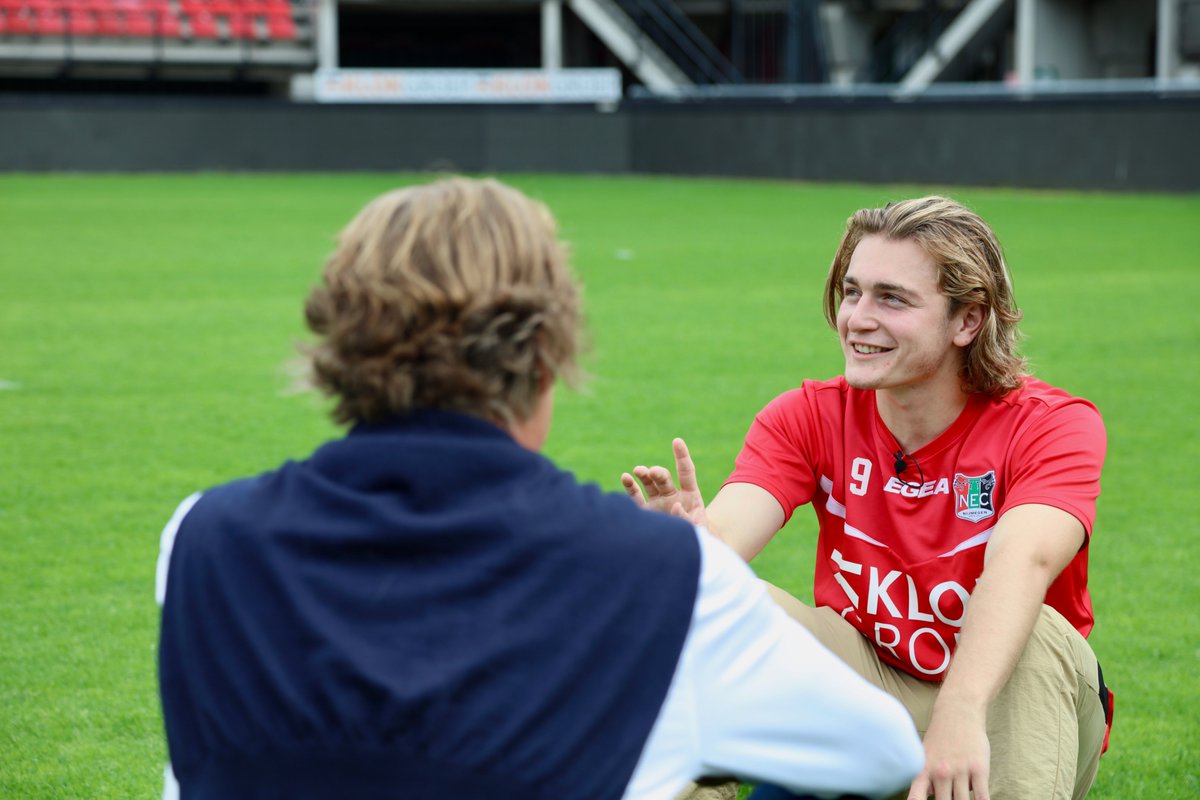 🏆 | 𝐀𝐥𝐢 𝐀𝐤𝐦𝐚𝐧 𝐞𝐞𝐫𝐬𝐭𝐞 𝐰𝐢𝐧𝐧𝐚𝐚𝐫 𝐉𝐨𝐡𝐚𝐧 𝐂𝐫𝐮𝐢𝐣𝐟 𝐓𝐚𝐥𝐞𝐧𝐭 𝐯𝐚𝐧 𝐝𝐞 𝐌𝐚𝐚𝐧𝐝!

De 19-jarige spits nam vanmiddag uit handen van Hans Kraay Jr. de eerste Talent van de Maand-prijs in ontvangst. 

Proficiat <a href="/AliAkman_18/">Ali Akman</a>! 🇹🇷 Tebrikler 🥳

#aliakman