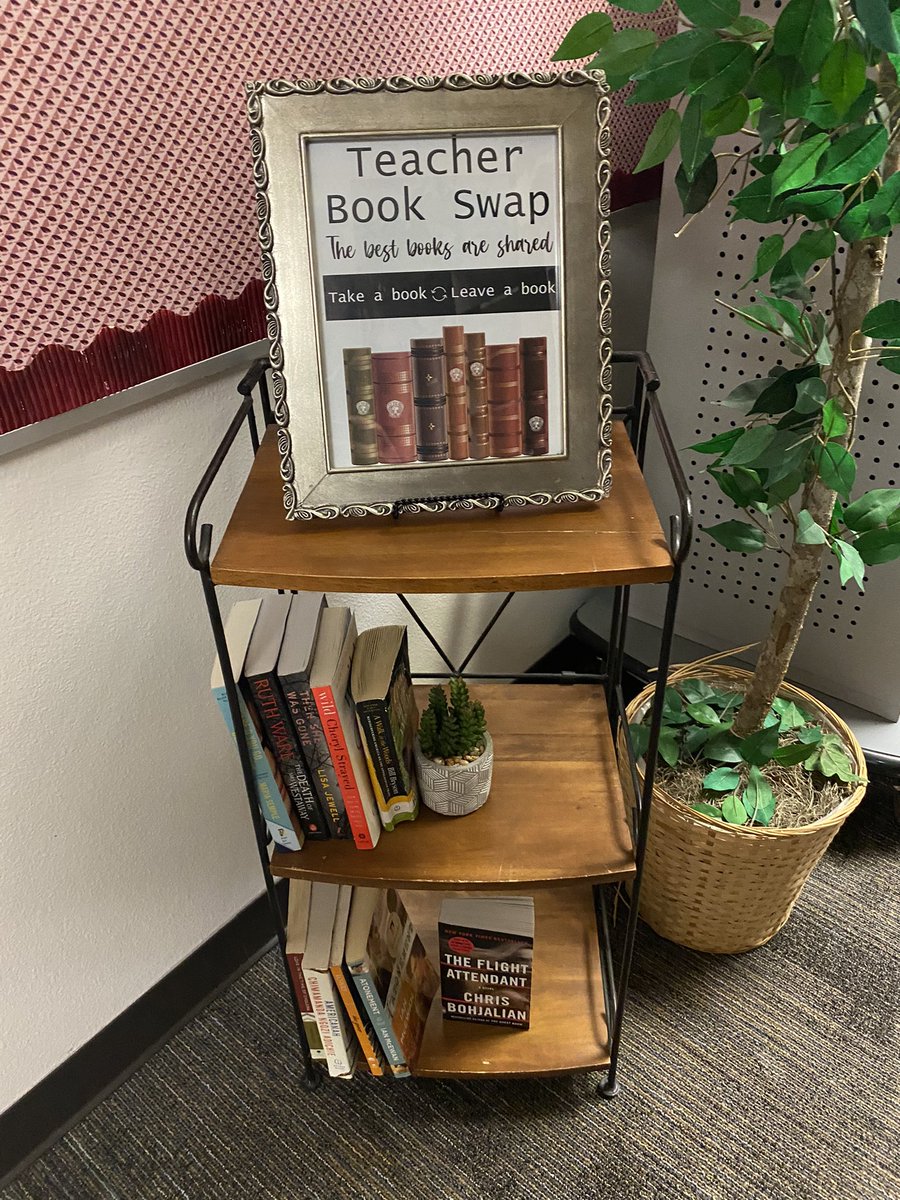 Our fantastic Learning Strategist came up with a great idea for our teachers and it’s a big hit !! Lead by example ! Read read read <a href="/JJHSAcademy/">JJHS Academy of International Studies</a> <a href="/ClarkCountySch/">CCSD</a> <a href="/CCSDMagnet/">CCSD Magnet Schools</a> <a href="/KirstenKLewis/">Kirsten Lewis</a> @SuptJaraCCSD