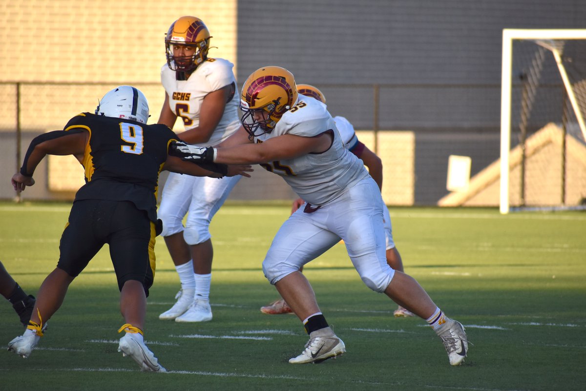 mzimmaro's tweet photo. Gloucester Catholic's Mike Petito aims to protect his teammates as a talented two-way lineman. He learned a thing or two from his Army officer brother Daniel, who just returned to the US from his first tour in Afghanistan
https://t.co/i3cRRD7NNs 
@GCRamsAthletics @gcramsfootball https://t.co/o9116wlgsv