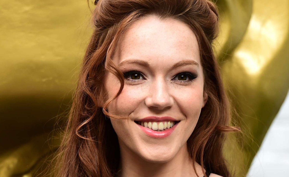 #SanditonSpotlight ✨
Charlotte Spencer

Sanditon’s Esther Denham.
English actress, dancer and singer.
Born 26 September 1991. Started ballet age 3.
She has worked in theatre, television,film.
In 2015 she was nominated for best actress awards for Stonemouth at BAFTA Scotland.

1/