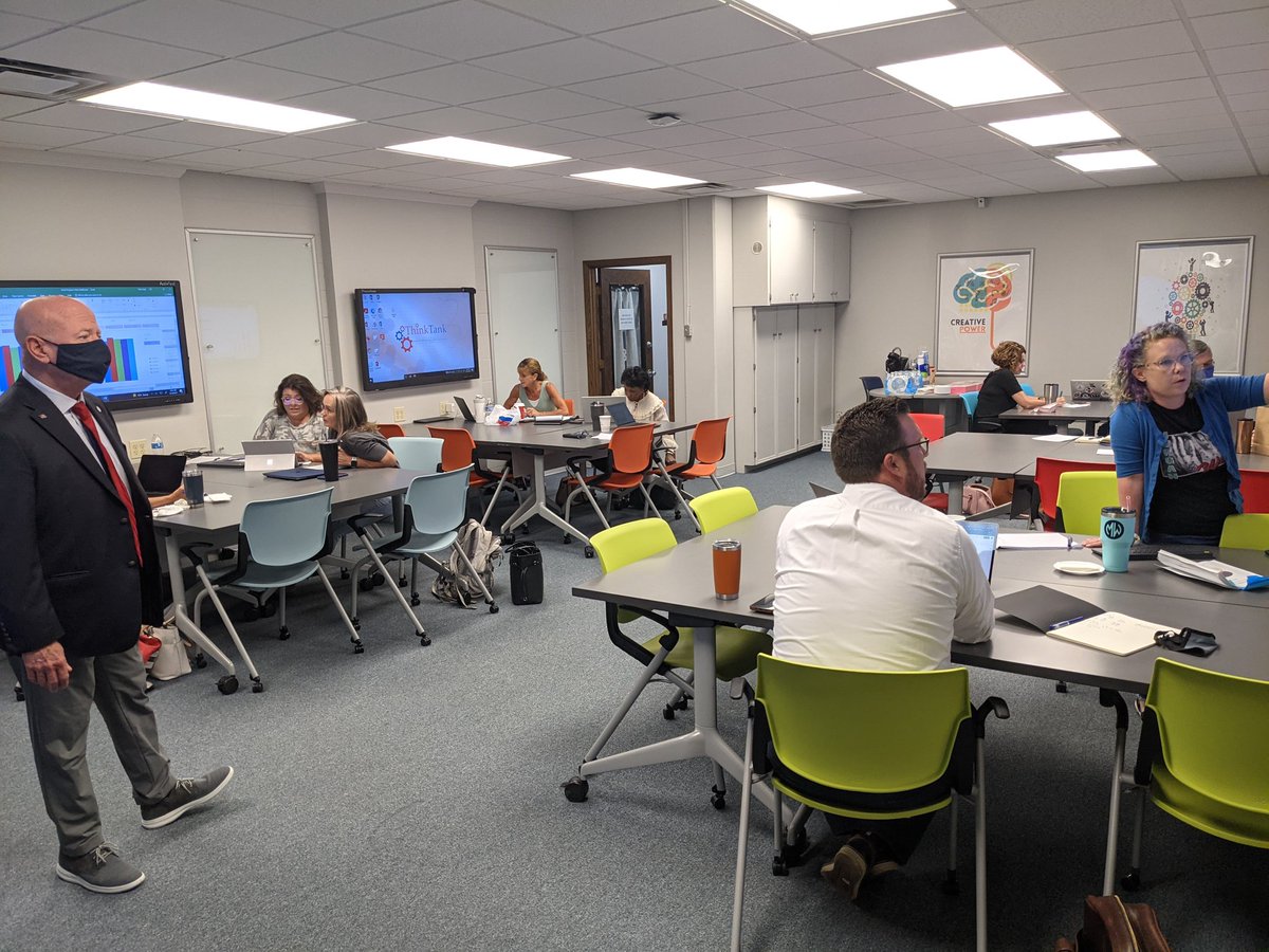 DustinMHebert's tweet image. It&apos;s CIL Data Day @LATech @LATechCOE #LaTechTeacher