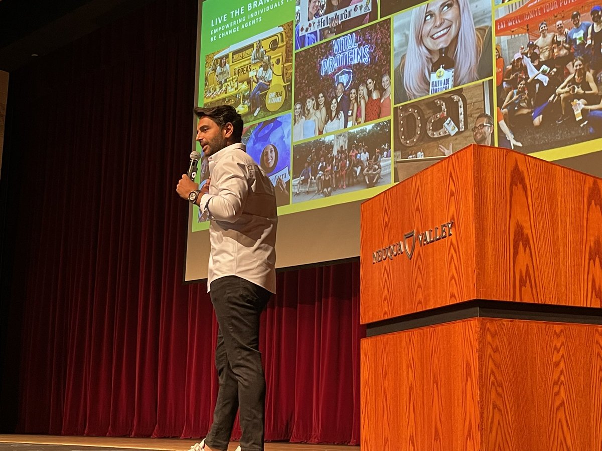 MrCebrzynskiNV's tweet photo. Wow!  What a honor it was to have Shark Tank’s very own @RohanAOza come speak to our Business Classes today.  Rohan said “Follow your passion, defy the experts, and America is the greatest country for entrepreneurs!” @NeuquaValley @NVHSBusiness @ipsd204 https://t.co/9Ed08T2Wy4