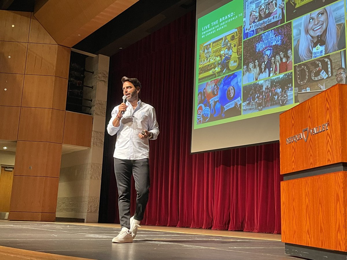 MrCebrzynskiNV's tweet photo. Wow!  What a honor it was to have Shark Tank’s very own @RohanAOza come speak to our Business Classes today.  Rohan said “Follow your passion, defy the experts, and America is the greatest country for entrepreneurs!” @NeuquaValley @NVHSBusiness @ipsd204 https://t.co/9Ed08T2Wy4