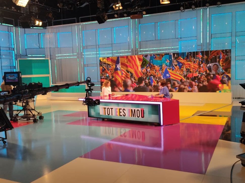 ⬛️⬜️🔴<a href="/epaluzie/">Elisenda Paluzie</a> al <a href="/totesmoutv3/">Tot es mou TV3</a> 👉Les xifres comencen a fer patxoca. Creiem que hi haurà una participació de 6 dígits per indicadors com els autocars, el nombre de voluntaris... el sentiment que respirem pel carrer és que la manifestació, malgrat el context de pandèmia, anirà bé.