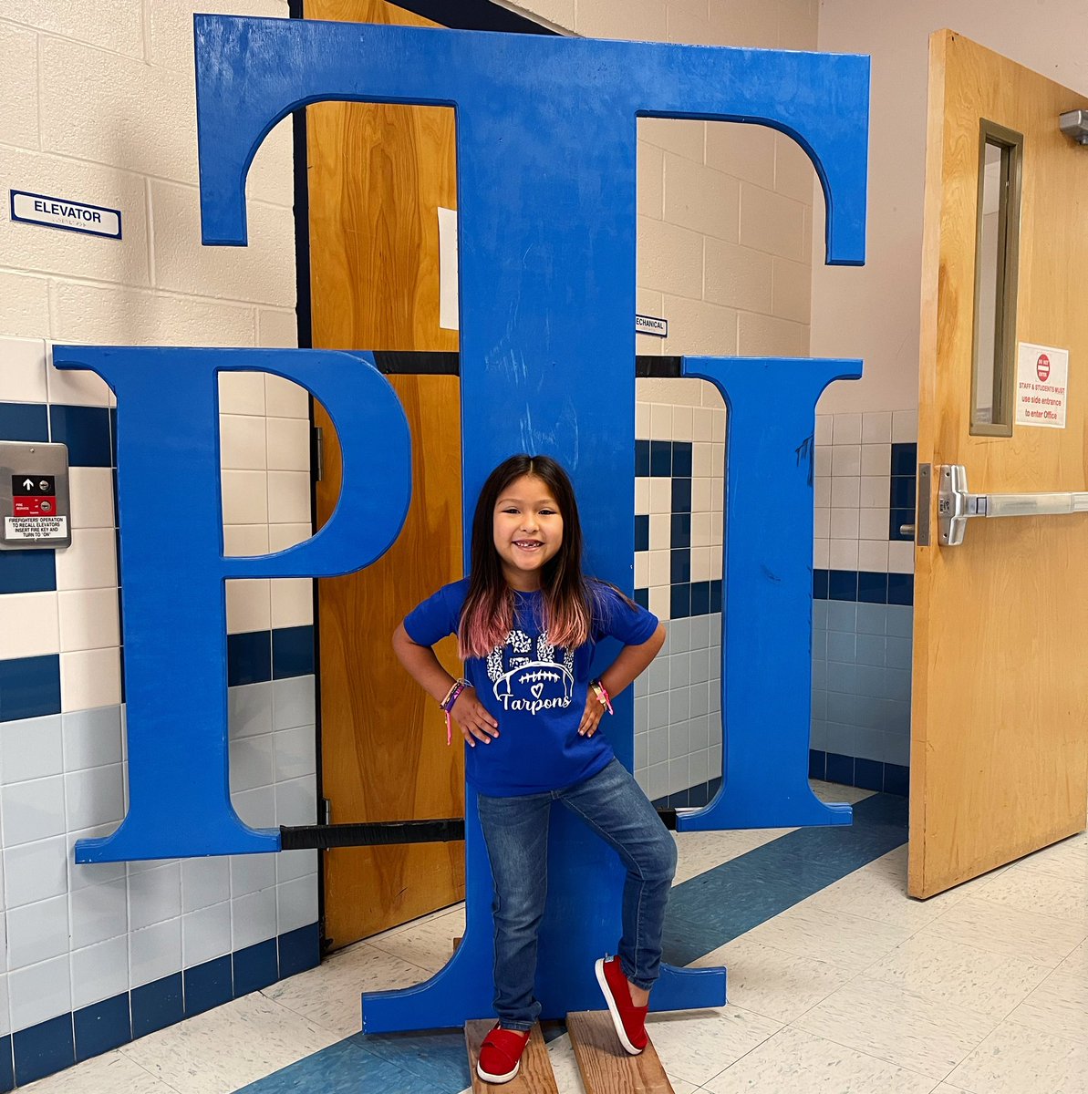 mslesalinas's tweet photo. Happy Friday 💙💙 #gotarpons #PTI @GarrigaElem @PointIsabelISD https://t.co/Ya3g4oT4Ex