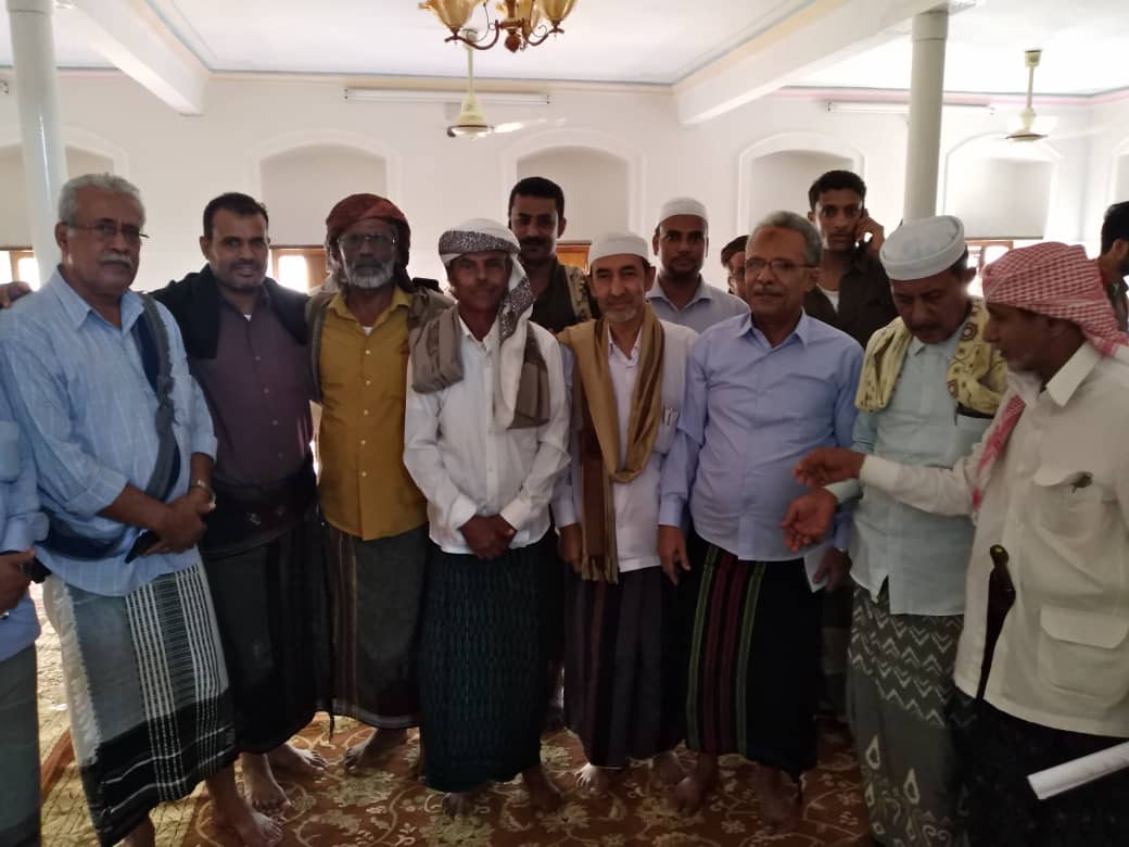 Shibam_Brigade's tweet photo. قائد لواء شبام يشهد مراسيم التحكيم والتكفاة بين قبيلتي "بن لسود" و "بن كردوس العوبثاني" في دوعن لإنهاء الخصومة والنزاع بين القبيلتين.
https://t.co/t4F6ykcehr https://t.co/gGQXp7dXxB