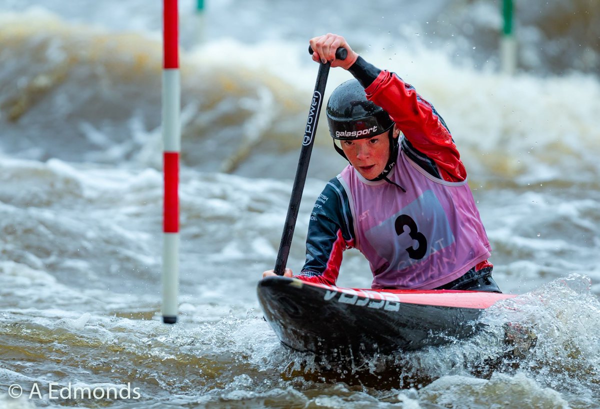 The afternoon action in Pau sees <a href="/David_Florence/">David Florence</a>, <a href="/peterlinksted/">Peter Linksted</a> and James Kettle secure their places in the men's C1 semi-finals 👌

Bethan Forrow has made it through in the women's C1 but <a href="/eilidhgibson4/">Eilidh Gibson</a> and Ellis Miller narrowly missed out in the second run 🇬🇧