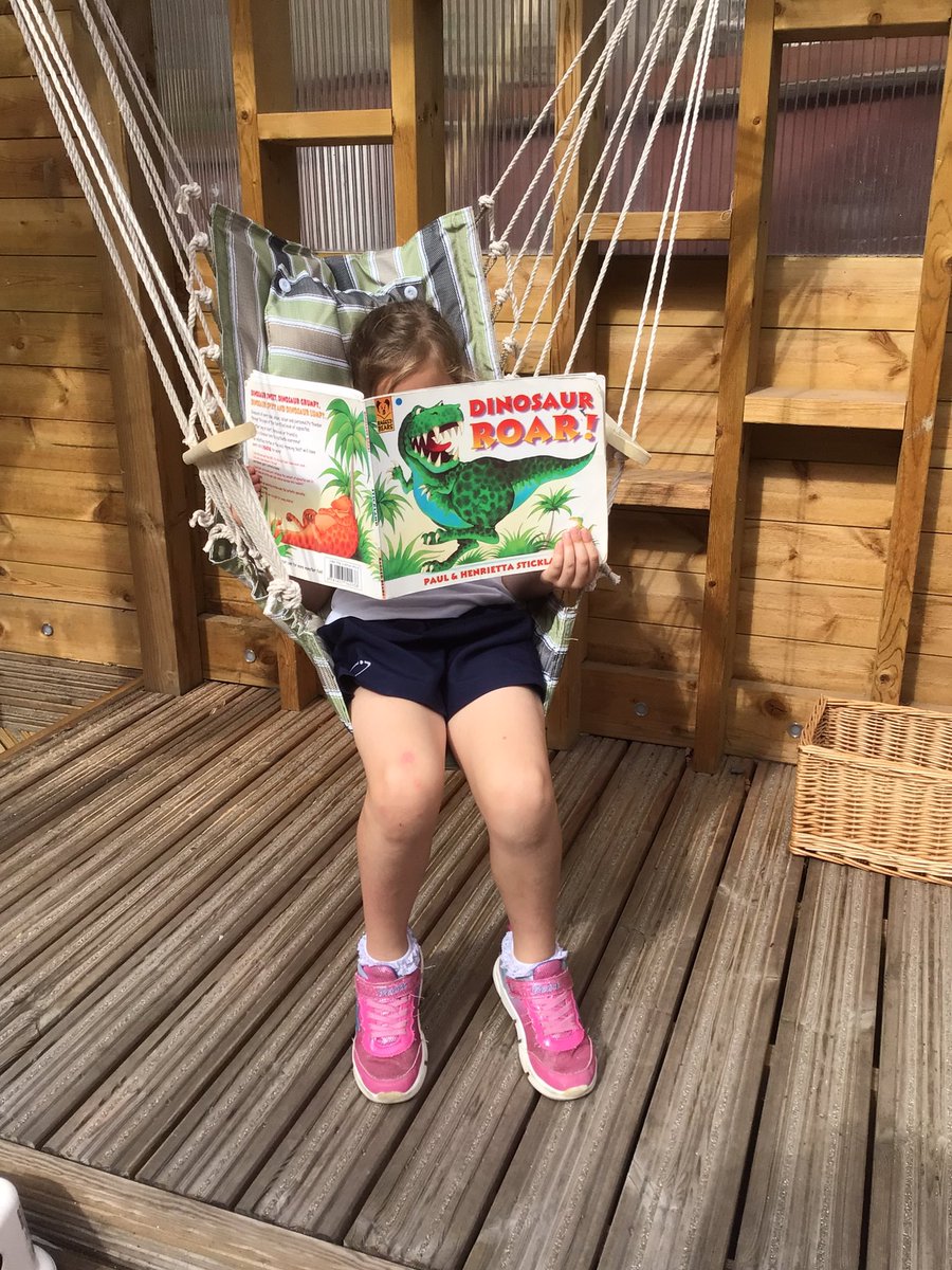stpeters2_8's tweet image. Introducing the “Reading Hammock”, a fabulous space to sit and enjoy our favourite books 📚😁 @stpeters2_8 @StPetersYork @YoungMindsUK #wellbeing #loveofbooks #readingspaces #inquiringminds