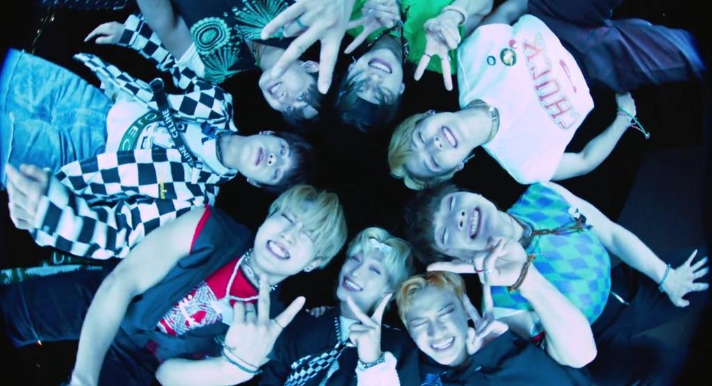 Stray kids чиз. Stray kids перевод. Stray kids 2022. Stray kids cheese. песня cheese stray.