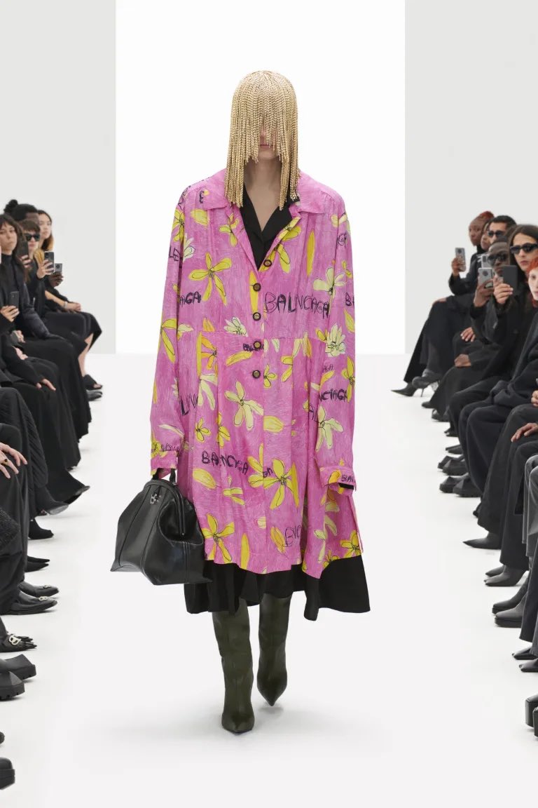 honeymag's tweet photo. @BALENCIAGA #Balenciaga #nyfw #NYFW  Credit Alex Rufino https://t.co/k223mCeD5a