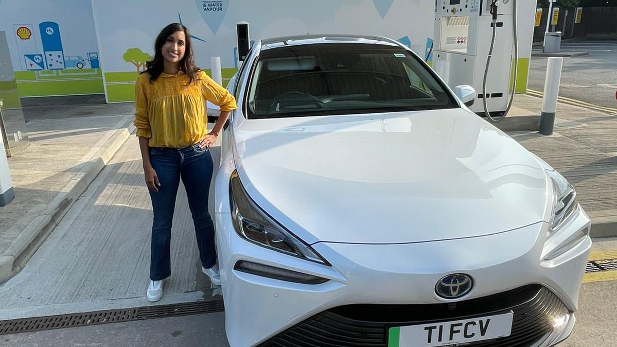 ClaireCoutinho's tweet photo. Yesterday was World Electric Vehicle Day - a chance to recognise the advances we've seen in sustainable transport.

I got to try out this hydrogen car recently and visit the fuelling station at Gatwick. Very exciting new technology - thanks to Jon for the tour around the station. https://t.co/oCUedG8EFm