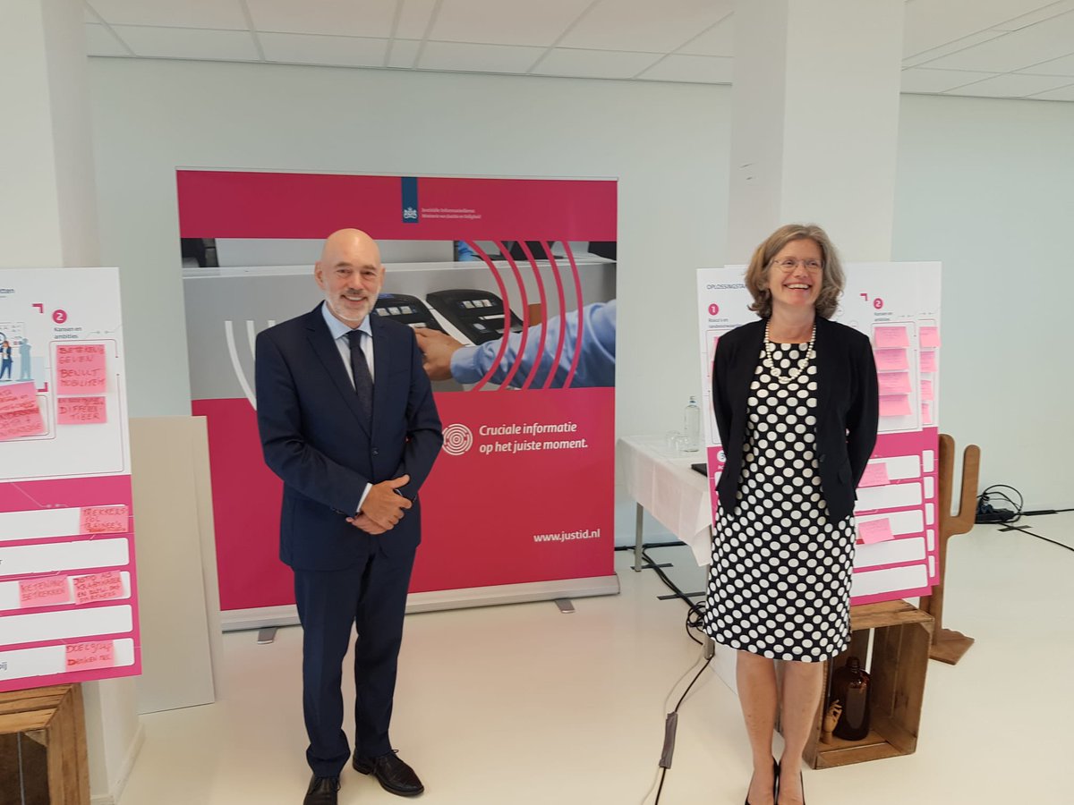 DickSchoof's tweet photo. Met het Audit Committee op bezoek bij @WijzijnJustid die cruciale informatie beheert. Samen naar vraagstukken gekeken tav datasecurity, informatiehuishouding, ketensamenwerking ed. Belangrijk om een onafhankelijke AC met externe leden te hebben om de organisatie scherp te houden. https://t.co/GCX6drQUuk